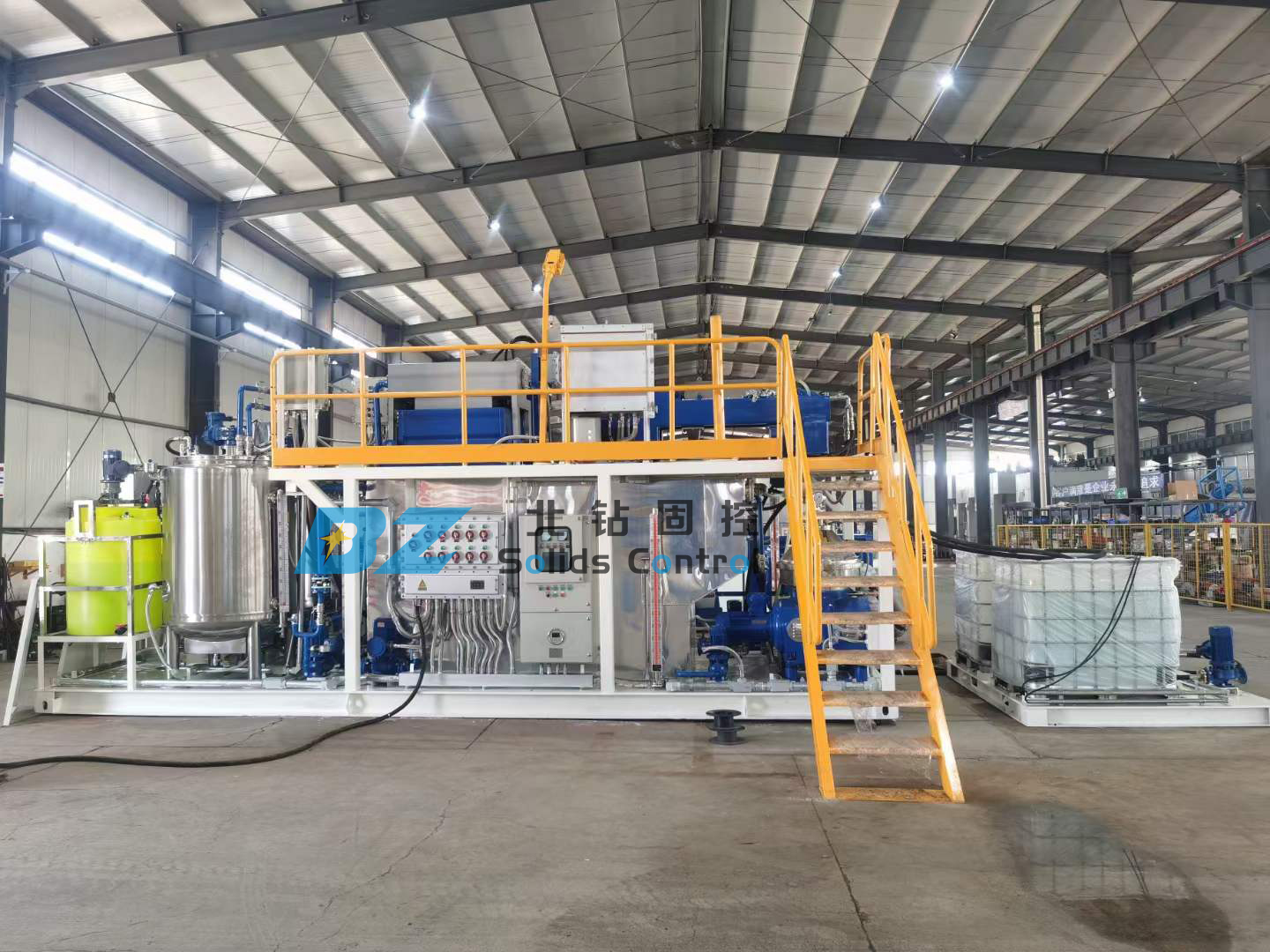 北鉆固控含油污泥處理系統(tǒng)銷往國內(nèi)某項(xiàng)目現(xiàn)場(chǎng)